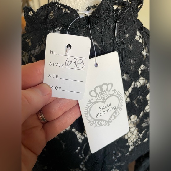 Black Lace Floral Pattern Shop - Picture 6 of 9